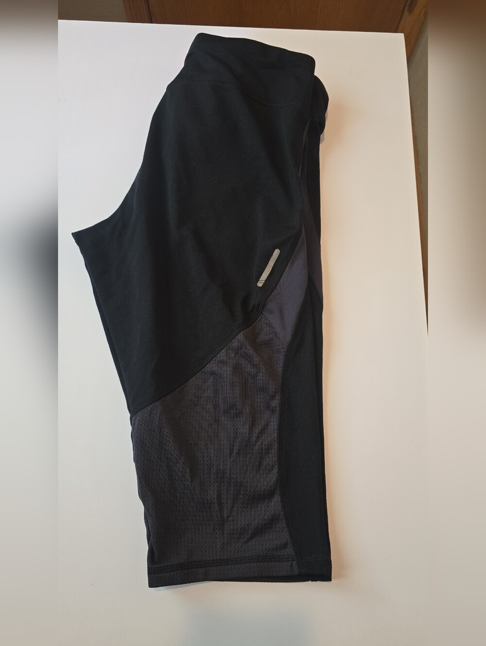 XL CHAMPION Black Athetic Capris Charcoal Gray Accents